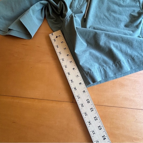 Faherty 36 All Day Sorts tan casual flat front shorts - Picture 8 of 10